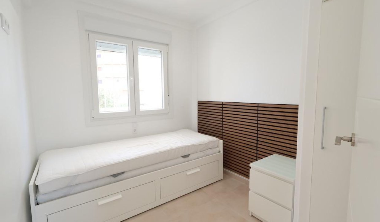 Resale - Upper floor bungalow - Orihuela Costa - La Zenia