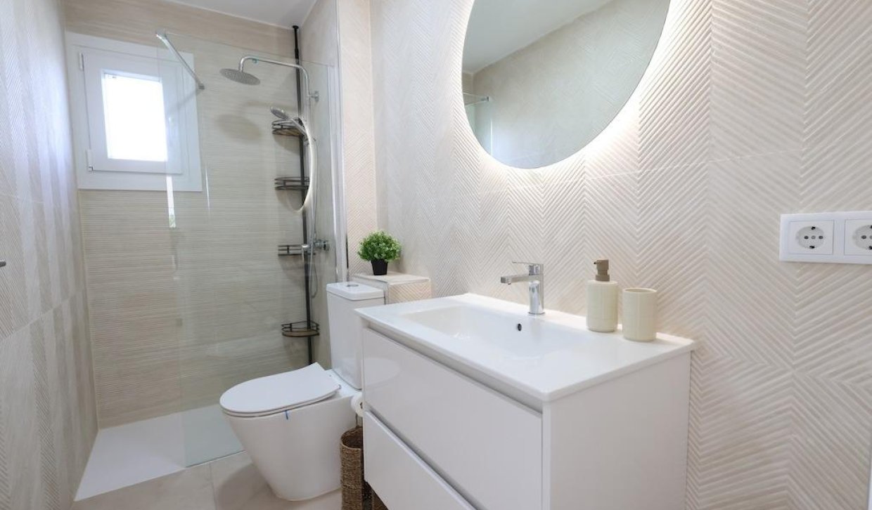 Resale - Upper floor bungalow - Orihuela Costa - La Zenia