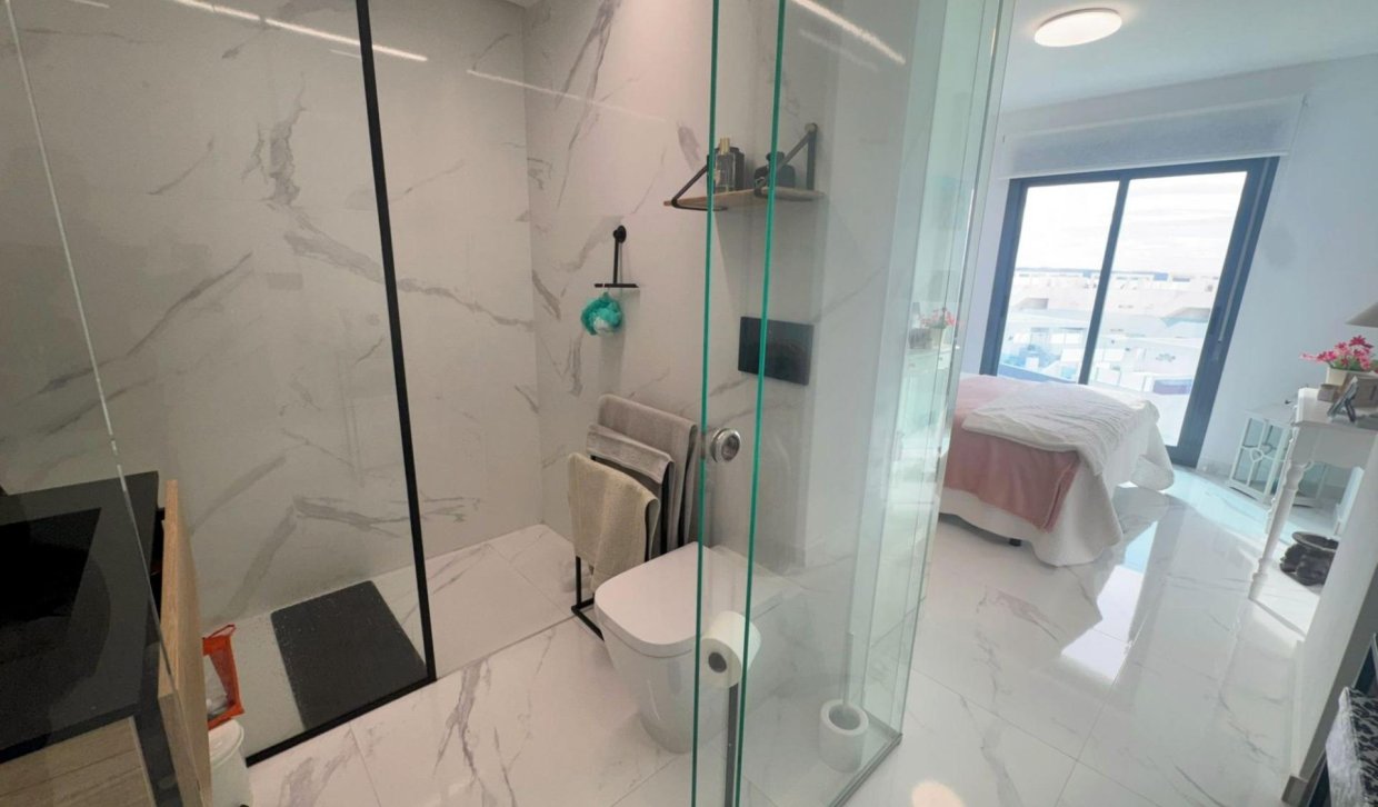 Resale - Upper floor bungalow - Guardamar del Segura - EL RASO