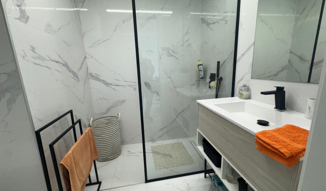 Resale - Upper floor bungalow - Guardamar del Segura - EL RASO