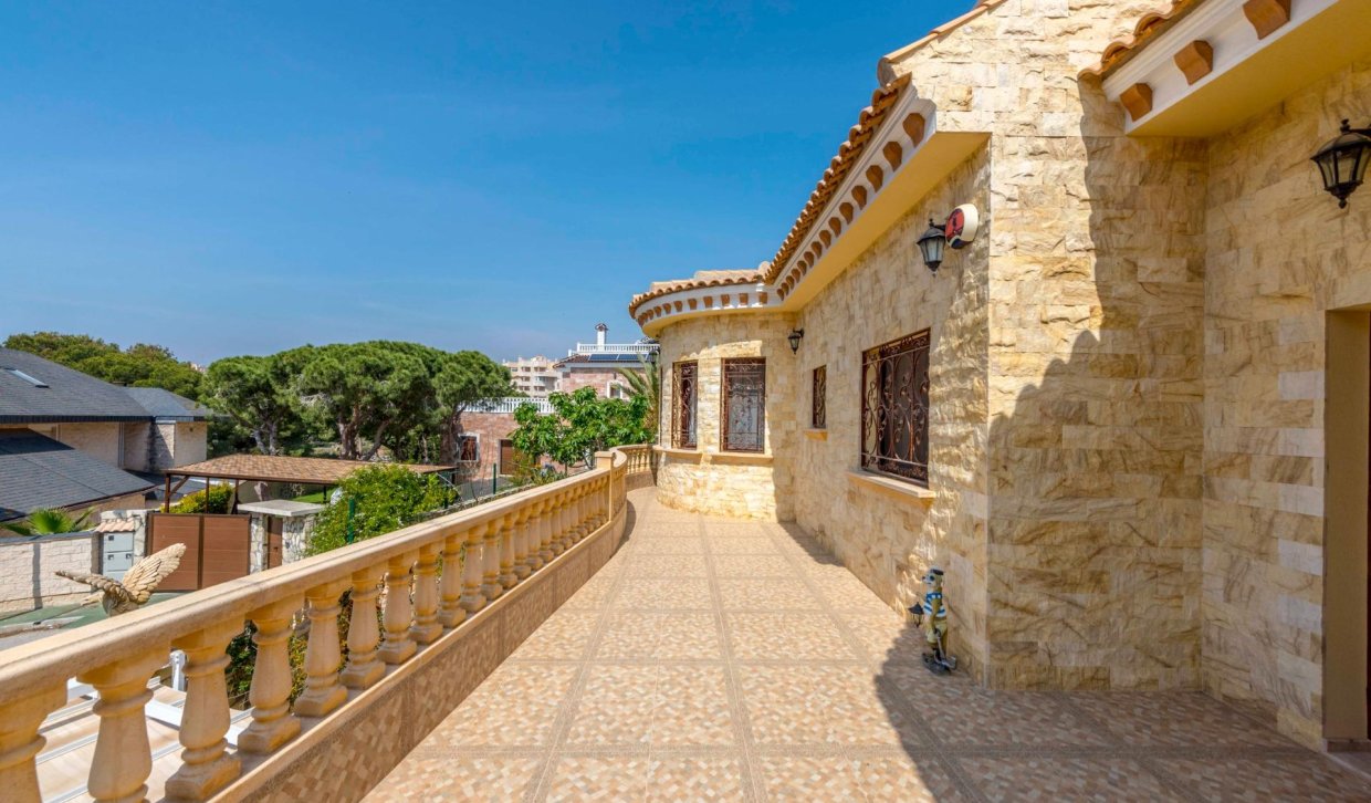 Odsprzedaż - Villa - Orihuela Costa - Campoamor