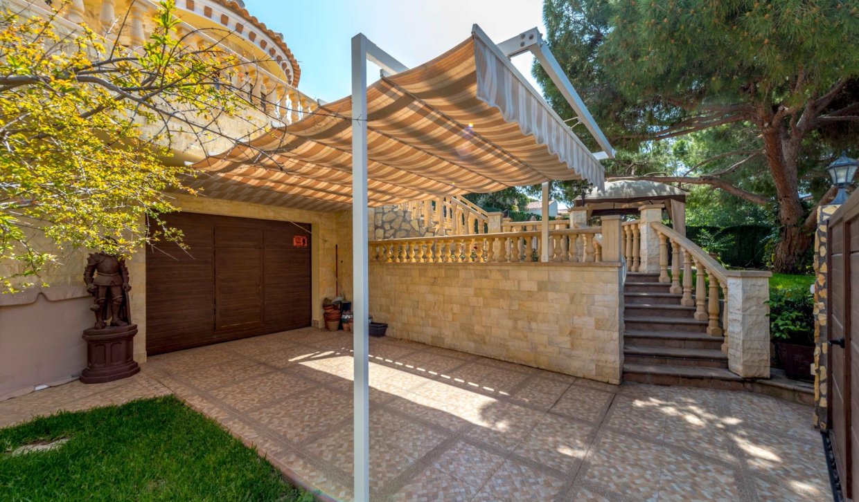 Odsprzedaż - Villa - Orihuela Costa - Campoamor