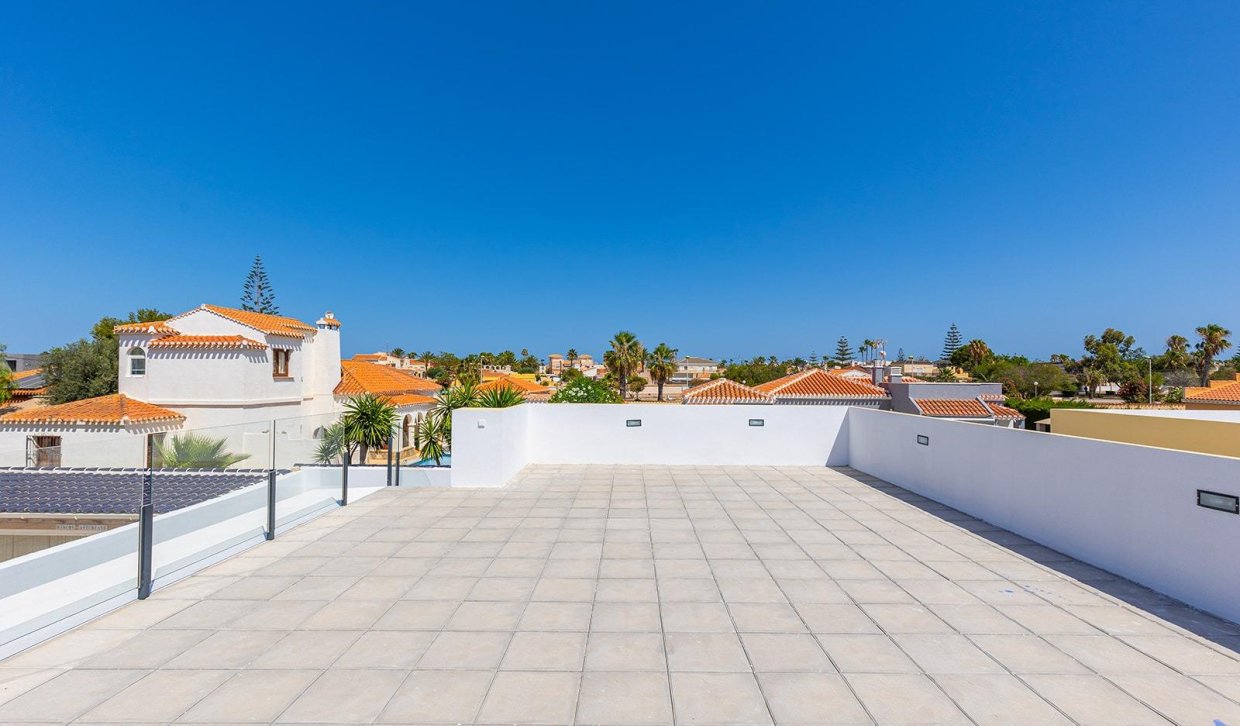 Nowy budynek - Villa - Torrevieja - Los balcones