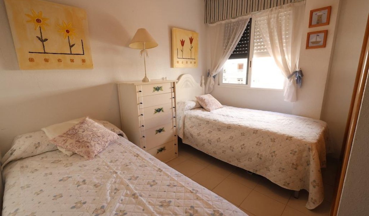 Wynajem długoterminowy - Mieszkanie w bloku - Orihuela Costa - Campoamor