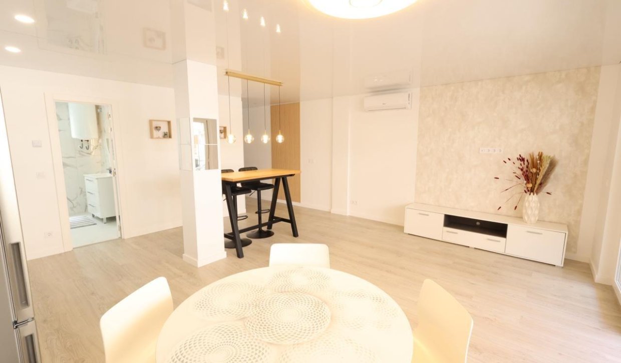 Resale - Apartment  - Torrevieja - Acequion