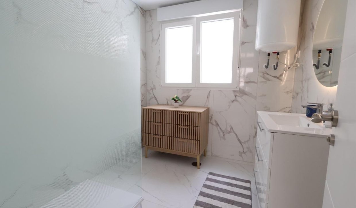 Segunda Mano - Apartamento  - Torrevieja - Acequion