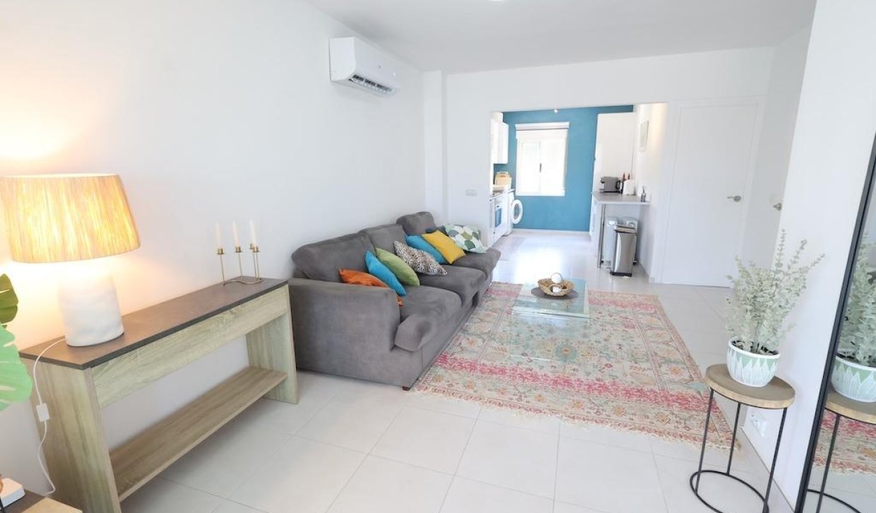 Wynajem długoterminowy - Mieszkanie w bloku - Orihuela Costa - Campoamor