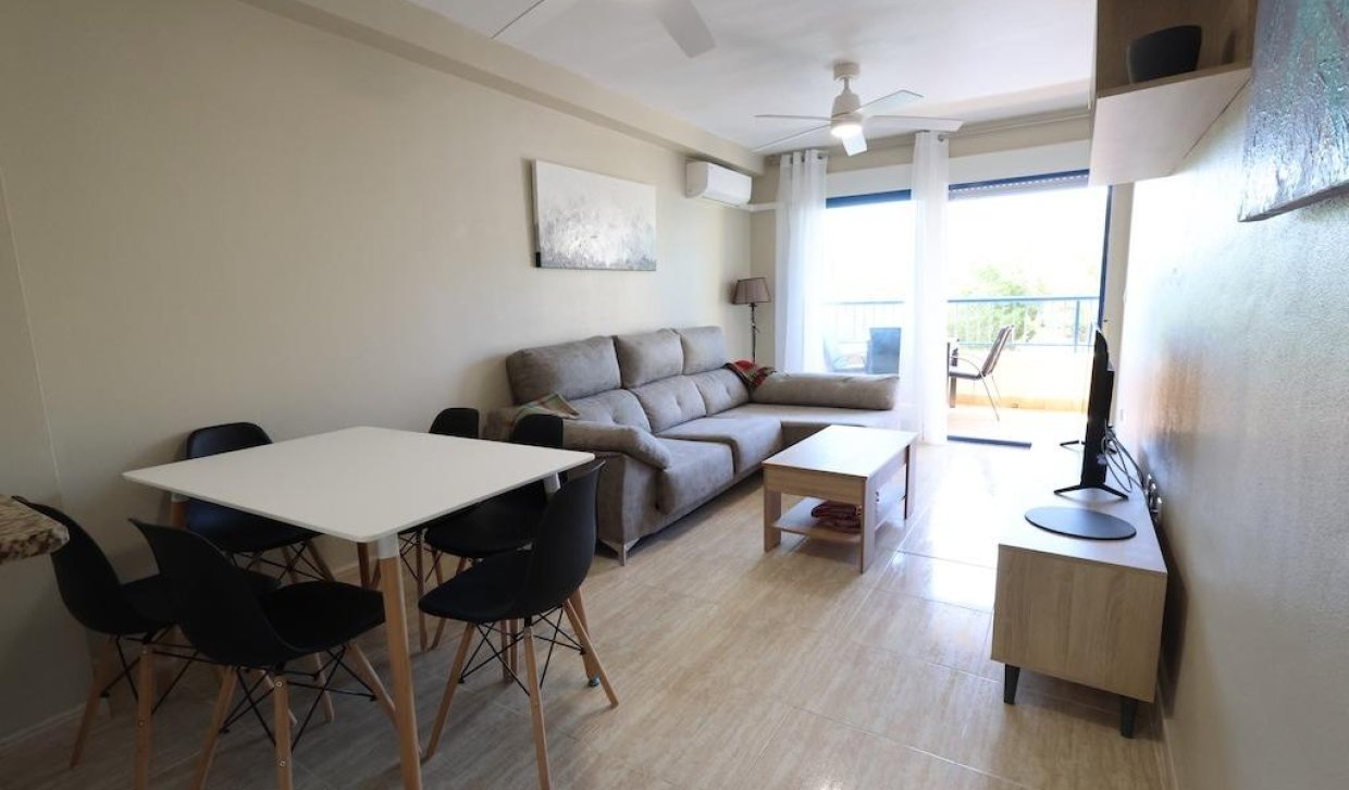 Wynajem długoterminowy - Mieszkanie w bloku - Orihuela Costa - Altos de Campoamor
