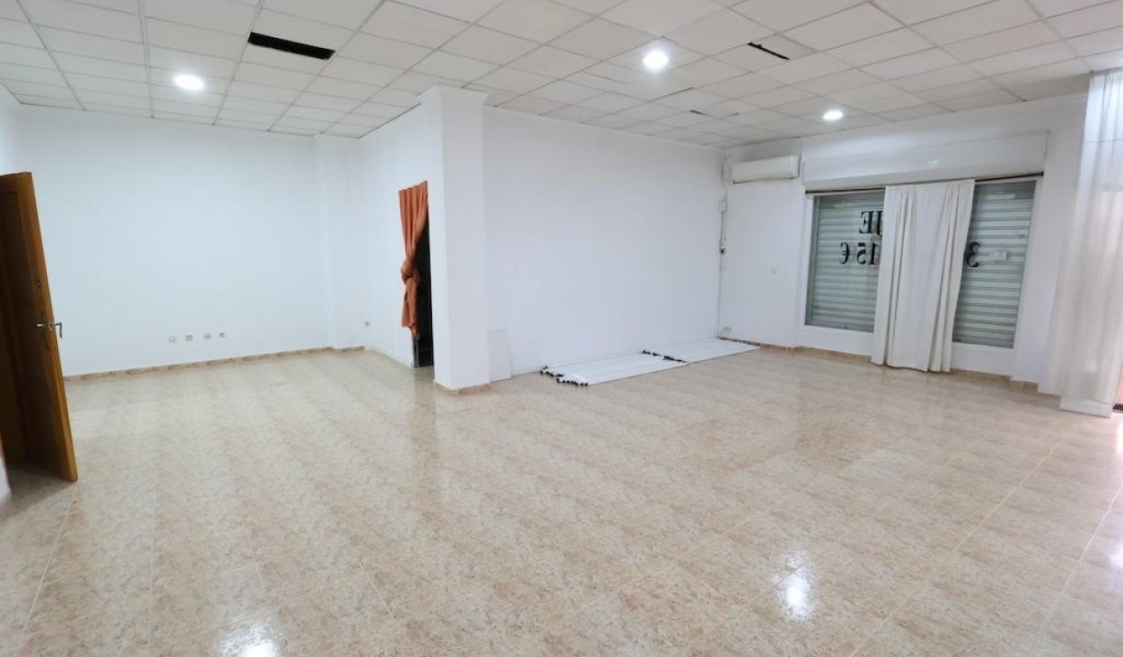 Odsprzedaż - lokal użytkowy - Torrevieja - Centro
