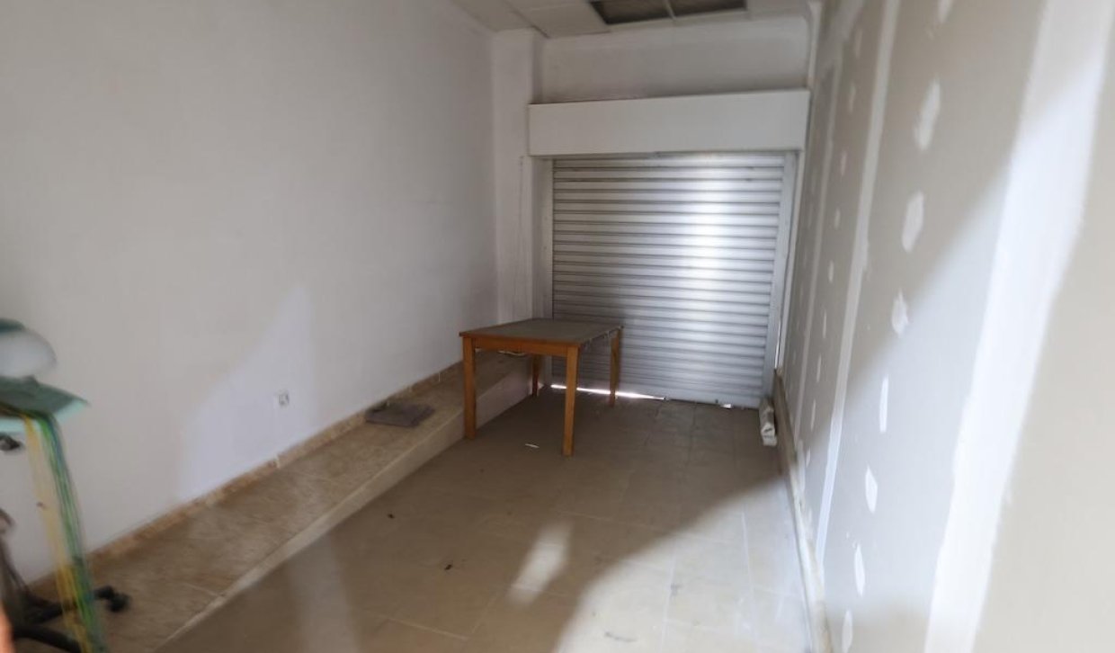 Odsprzedaż - lokal użytkowy - Torrevieja - Centro