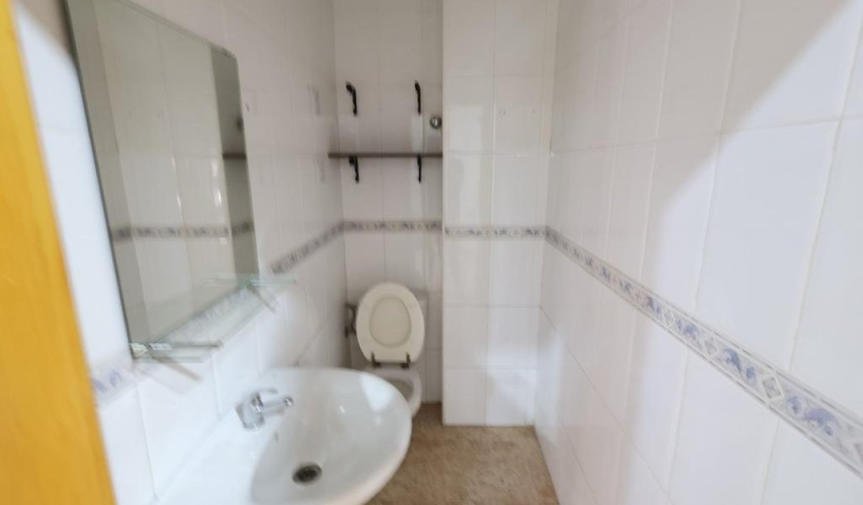 Odsprzedaż - lokal użytkowy - Torrevieja - Centro