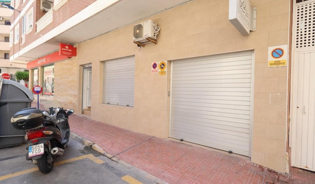 Odsprzedaż - lokal użytkowy - Torrevieja - Centro