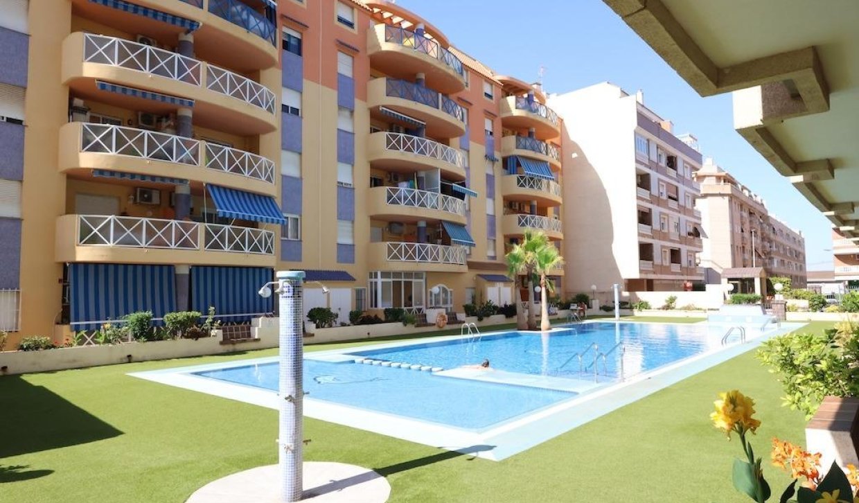 Odsprzedaż - Mieszkanie w bloku - Torrevieja - Centro