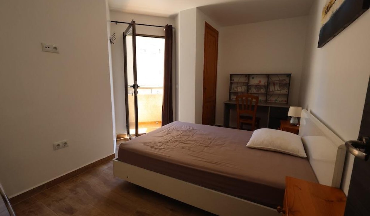 Odsprzedaż - Mieszkanie w bloku - Torrevieja - Centro