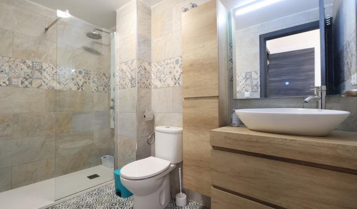 Odsprzedaż - Mieszkanie w bloku - Torrevieja - Centro