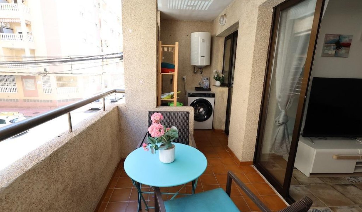 Odsprzedaż - Mieszkanie w bloku - Torrevieja - Centro