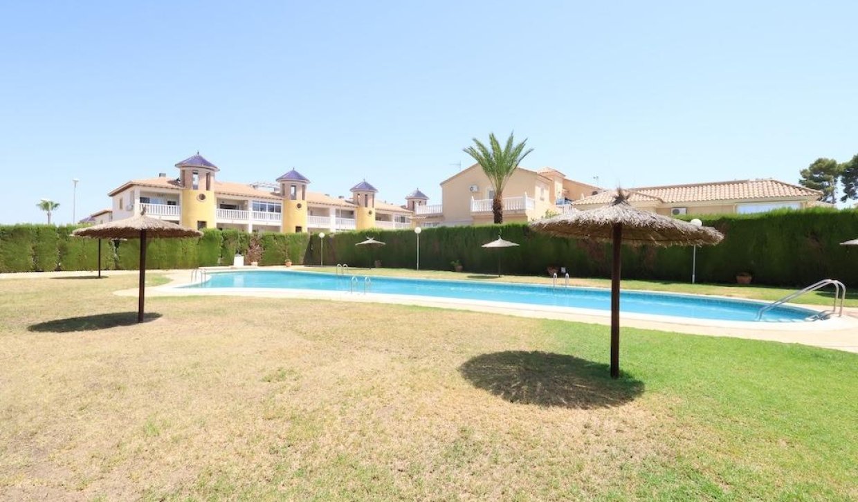 Wynajem długoterminowy - Mieszkanie w bloku - Orihuela Costa - Las Filipinas
