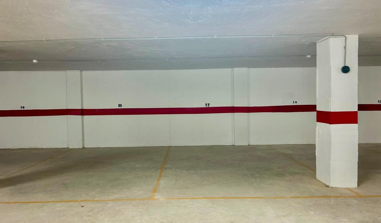 Odsprzedaż - Mieszkanie w bloku - Torrevieja - Centro