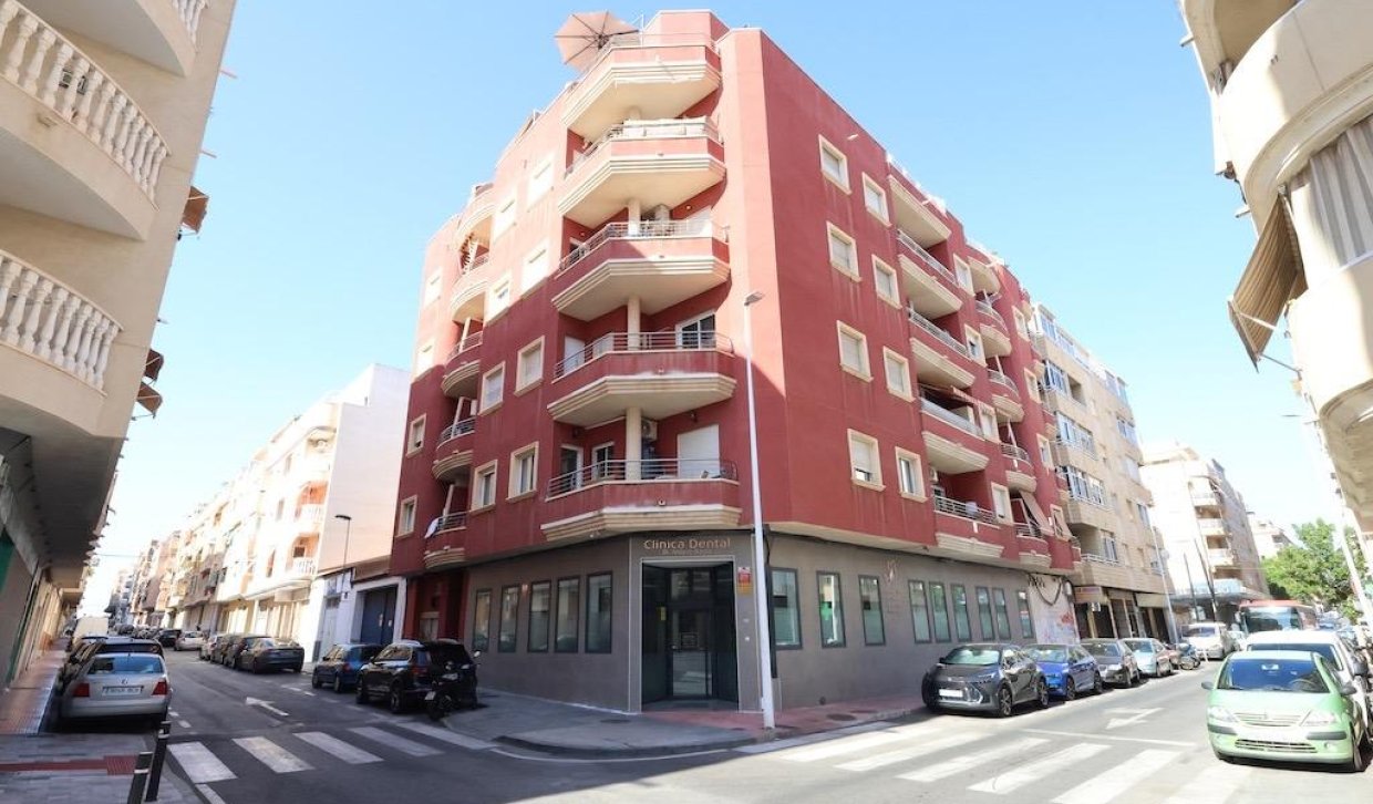 Resale - Apartment  - Torrevieja - Centro