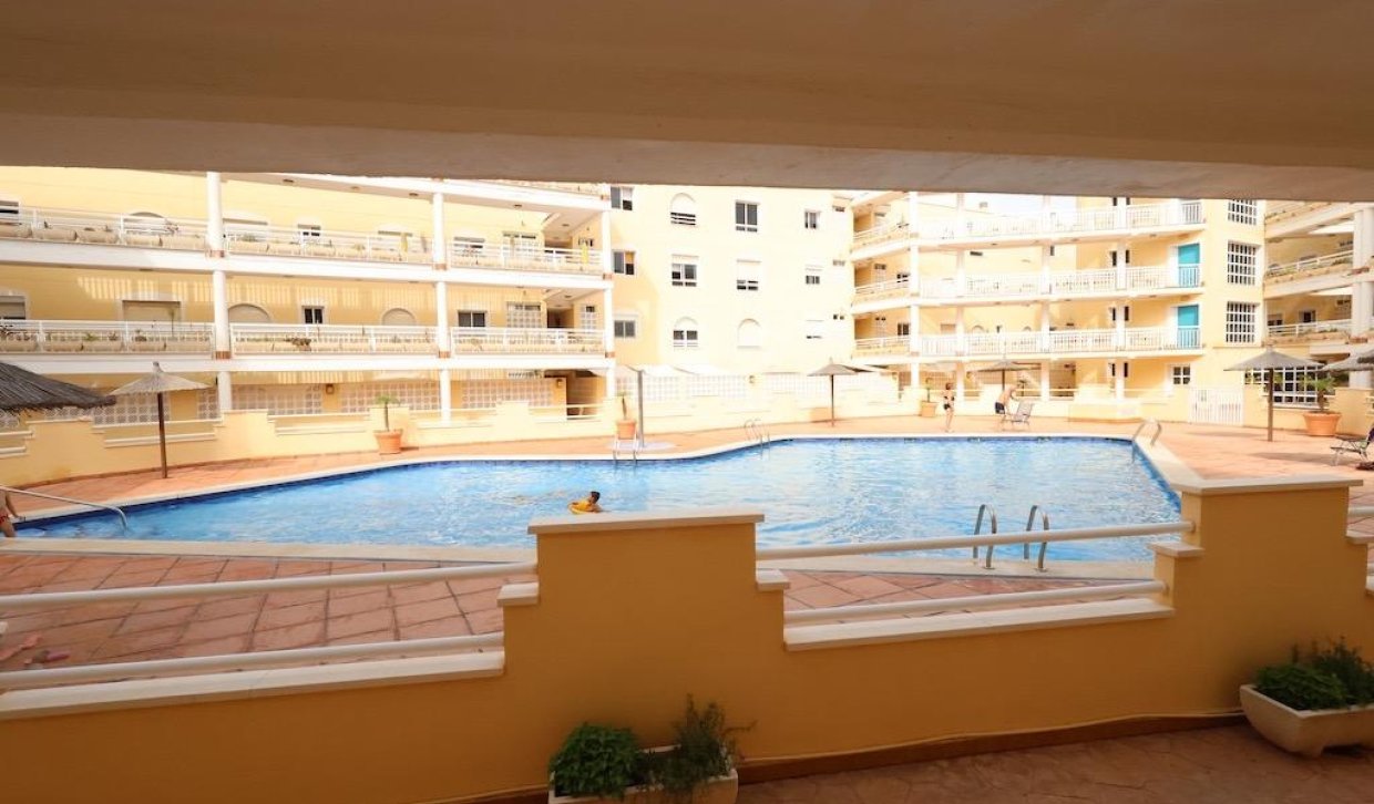 Resale - Apartment  - Orihuela Costa - Campoamor