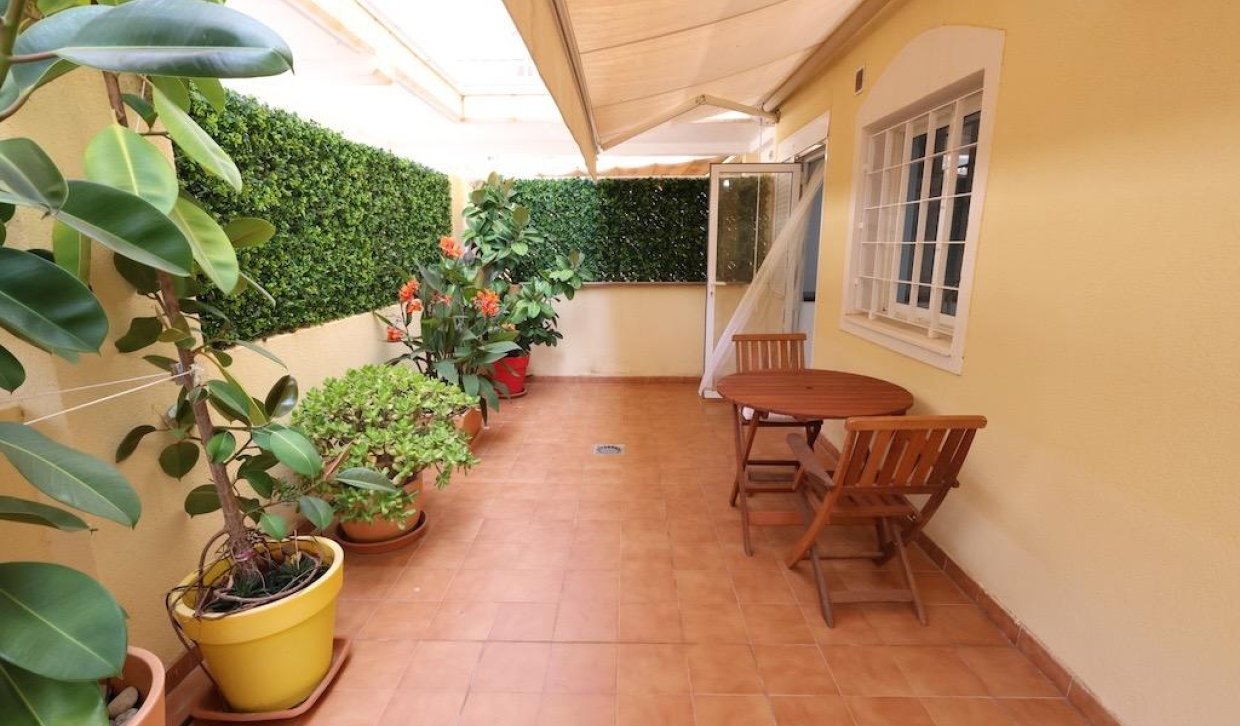 Resale - Apartment  - Orihuela Costa - Campoamor