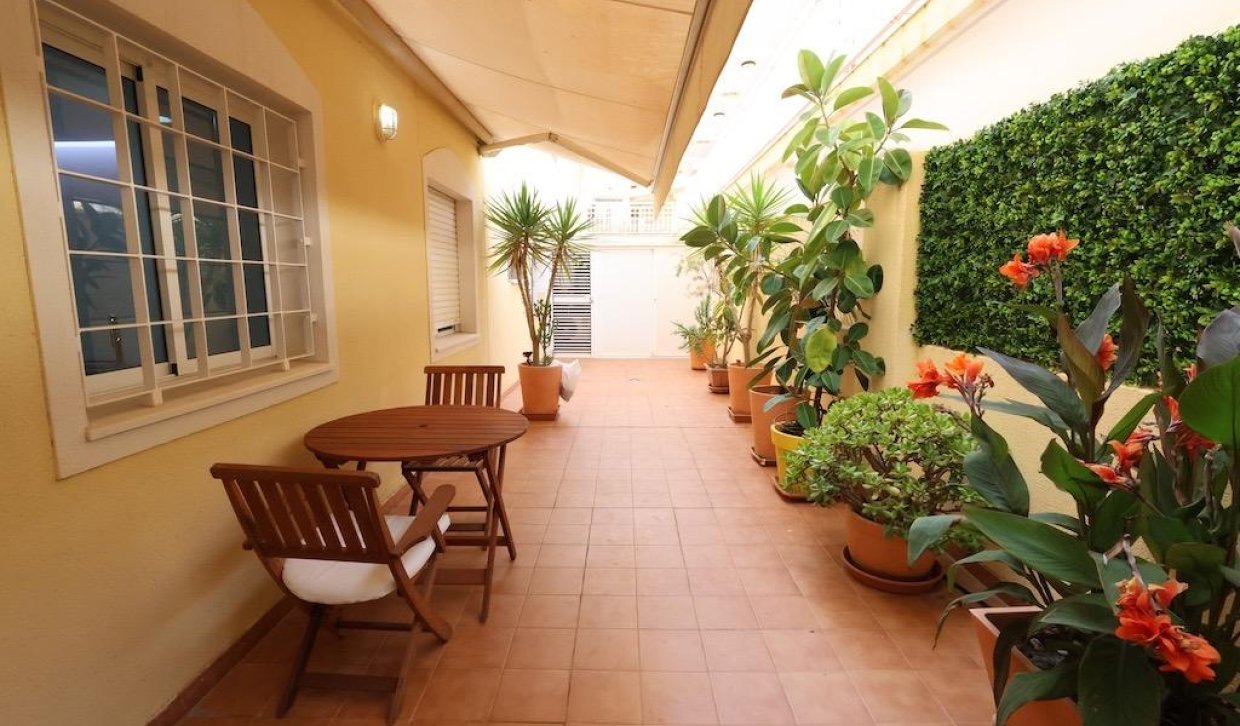 Resale - Apartment  - Orihuela Costa - Campoamor