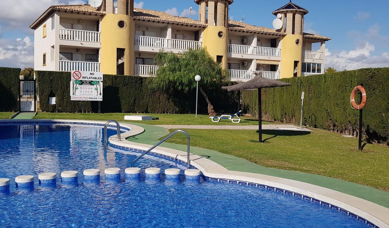 Resale - Apartment  - Orihuela Costa - La Zenia