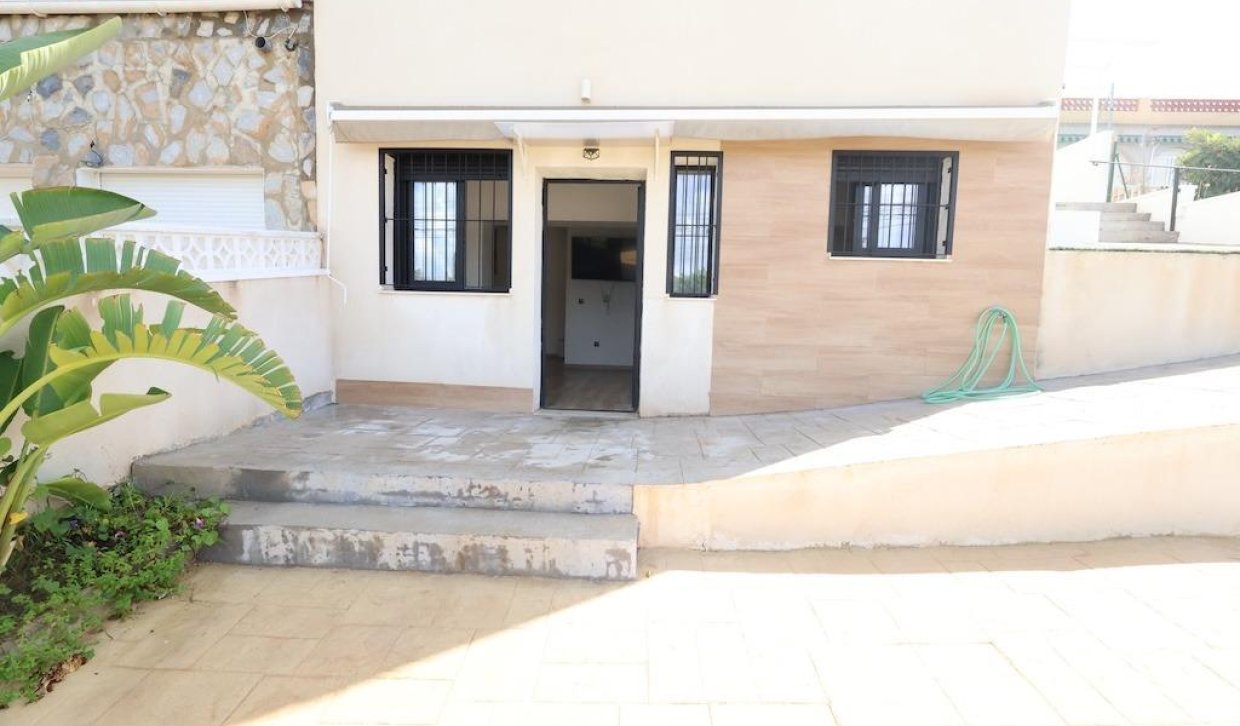 Alquiler - Apartamento  - Torrevieja - Los balcones
