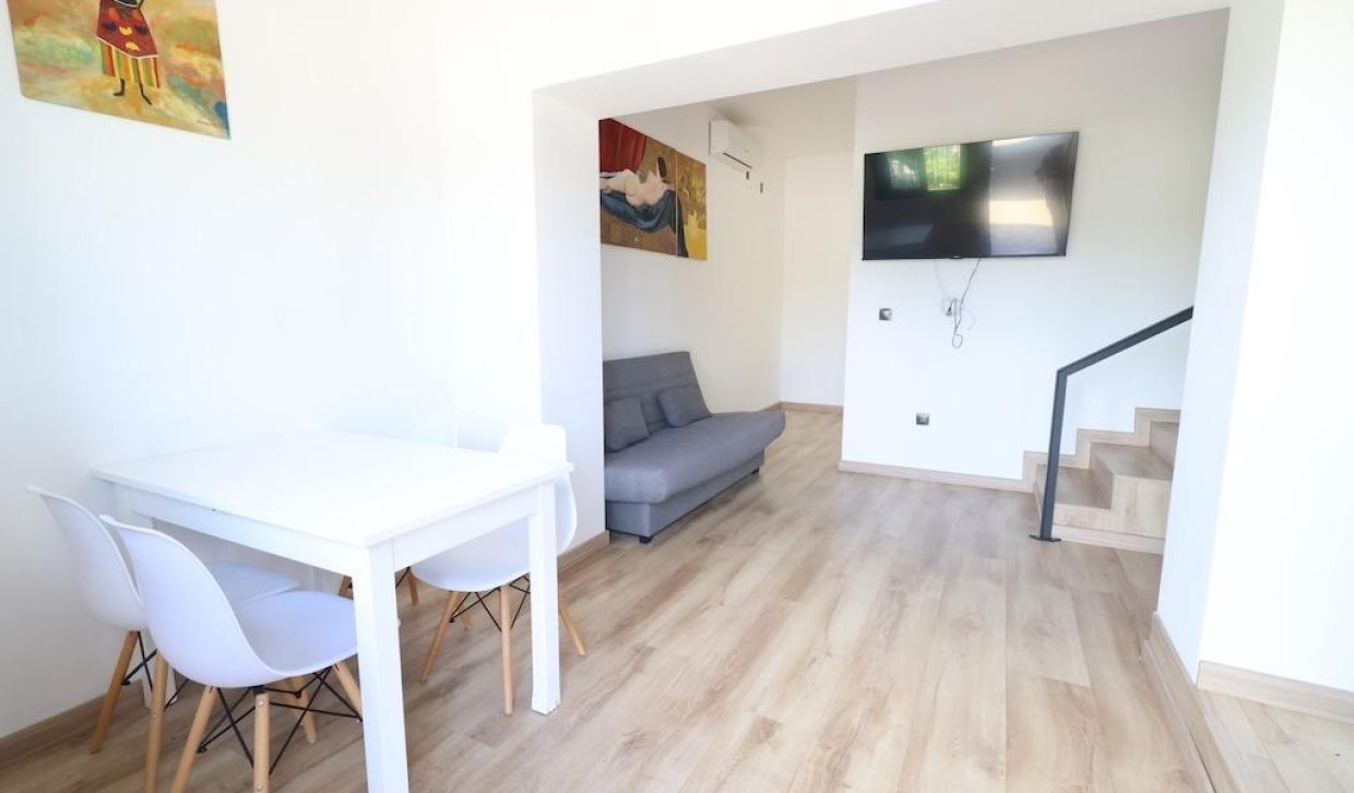 Alquiler - Apartamento  - Torrevieja - Los balcones