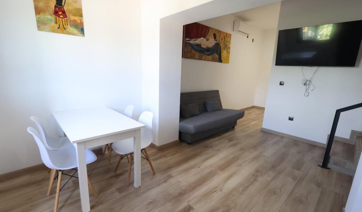 Alquiler - Apartamento  - Torrevieja - Los balcones