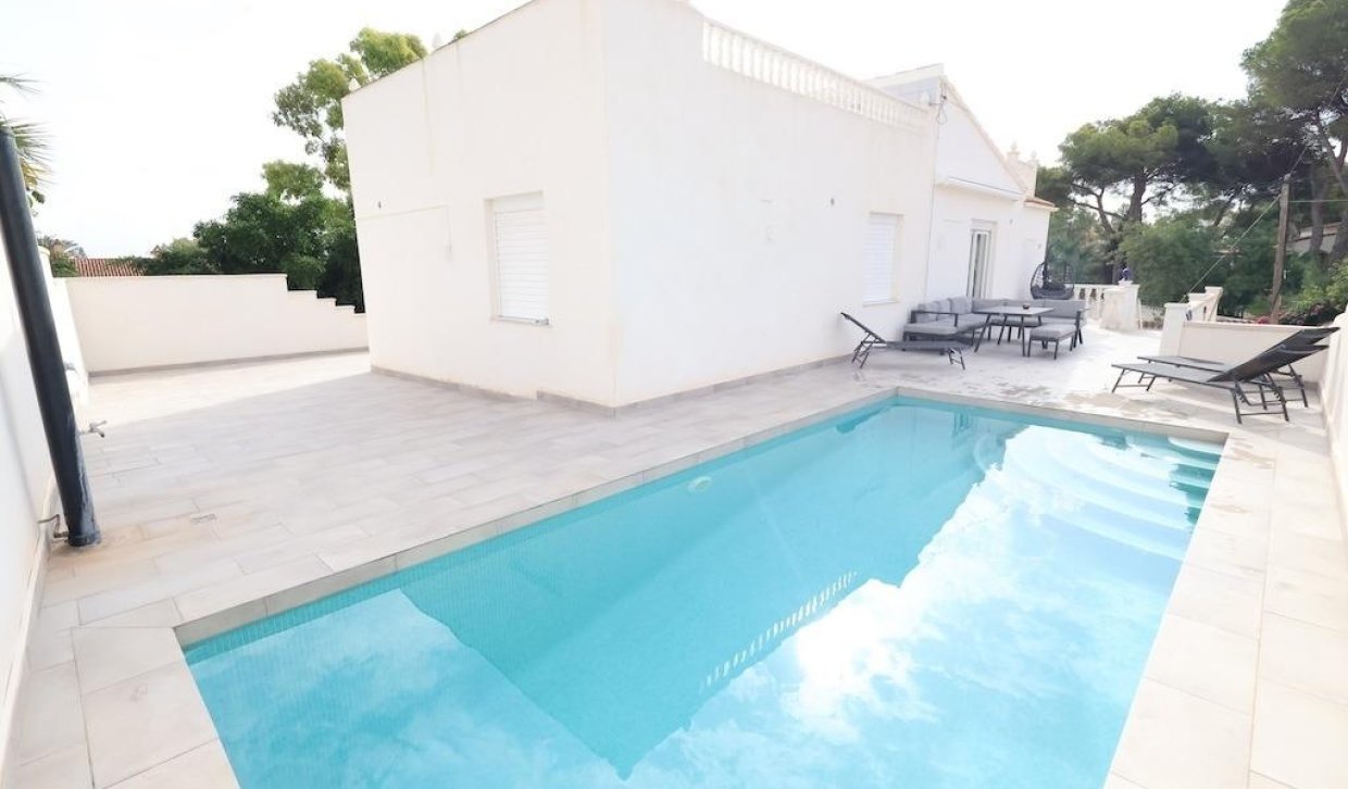 Resale - Chalet - Torrevieja - Los Balcones - Los Altos del Edén