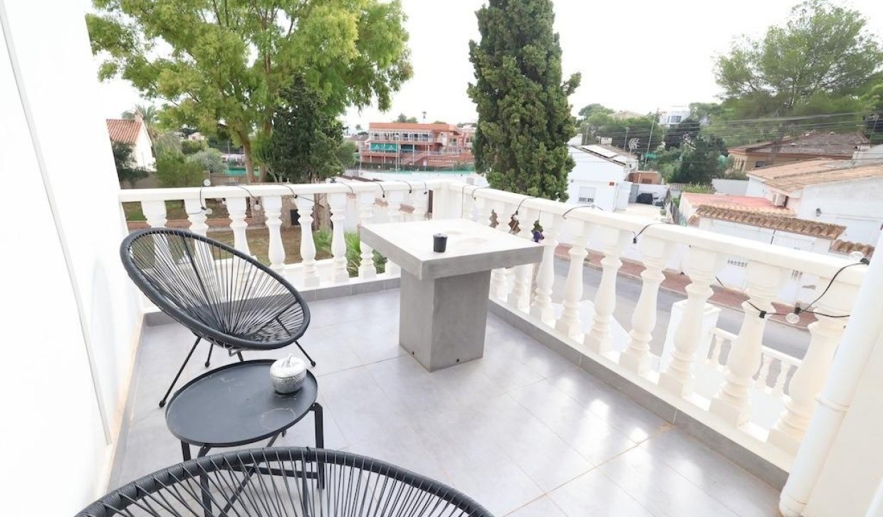 Resale - Chalet - Torrevieja - Los Balcones - Los Altos del Edén