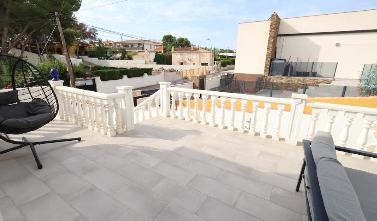 Resale - Chalet - Torrevieja - Los Balcones - Los Altos del Edén
