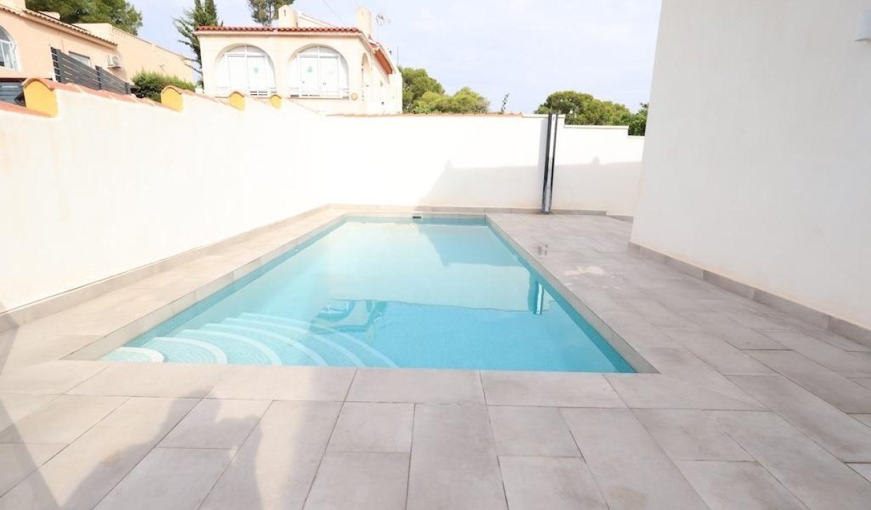 Resale - Chalet - Torrevieja - Los Balcones - Los Altos del Edén