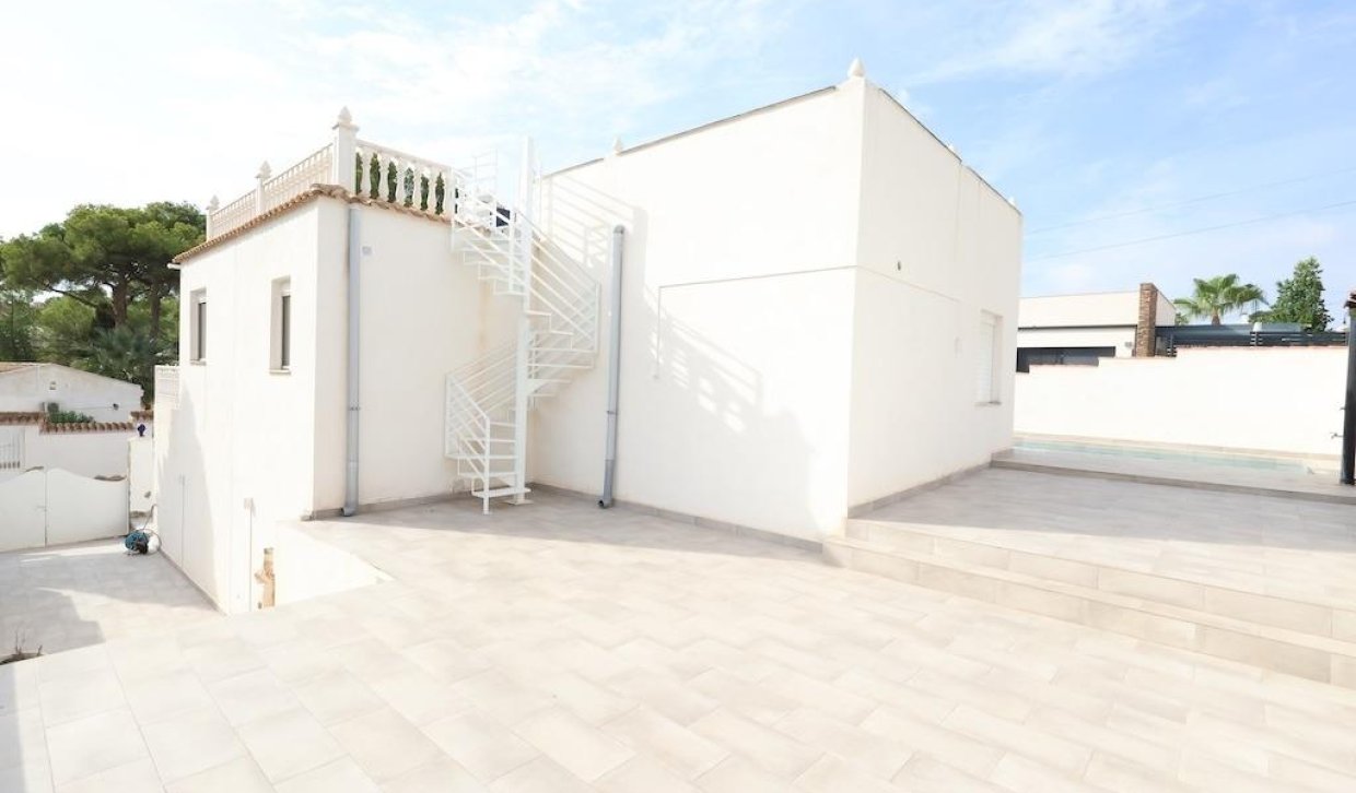 Resale - Chalet - Torrevieja - Los Balcones - Los Altos del Edén
