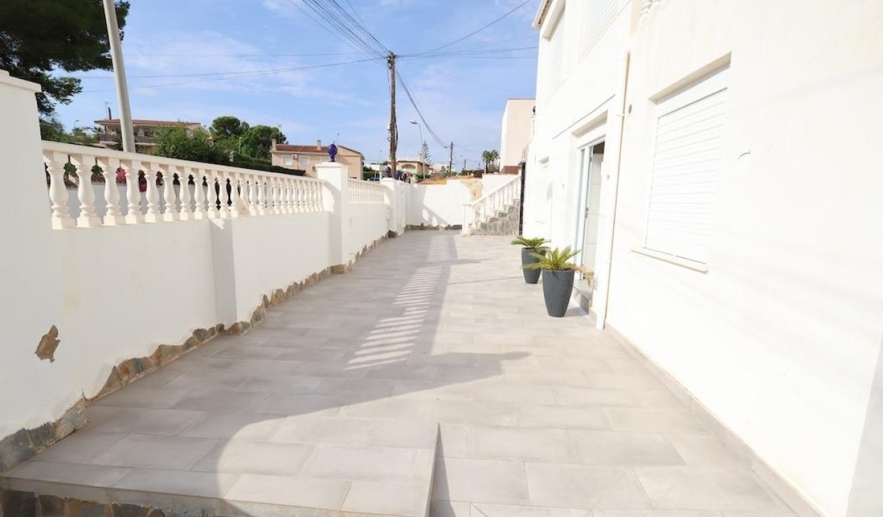 Resale - Chalet - Torrevieja - Los Balcones - Los Altos del Edén