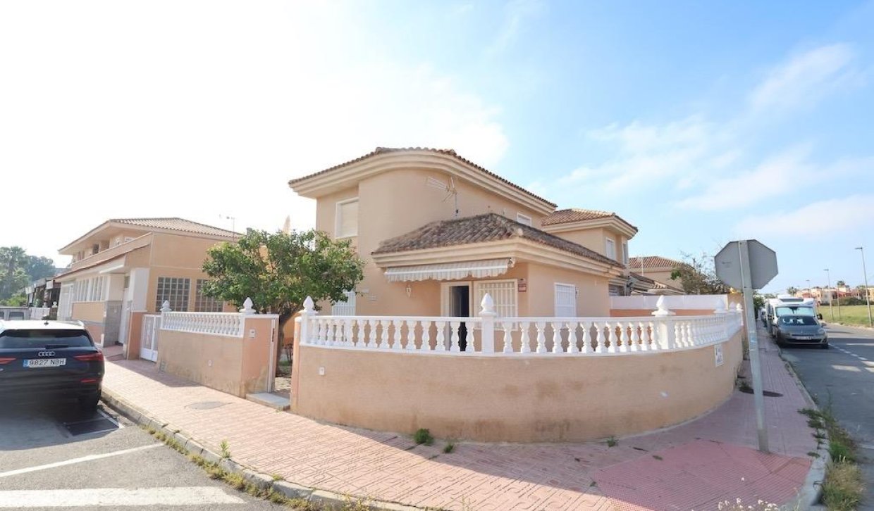 Odsprzedaż - Chalet - Torrevieja - Los Balcones - Los Altos del Edén