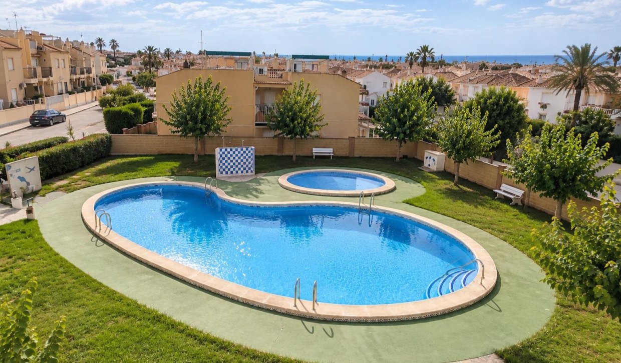 Resale - Upper floor bungalow - Torrevieja - La Siesta - El Salado - Torreta
