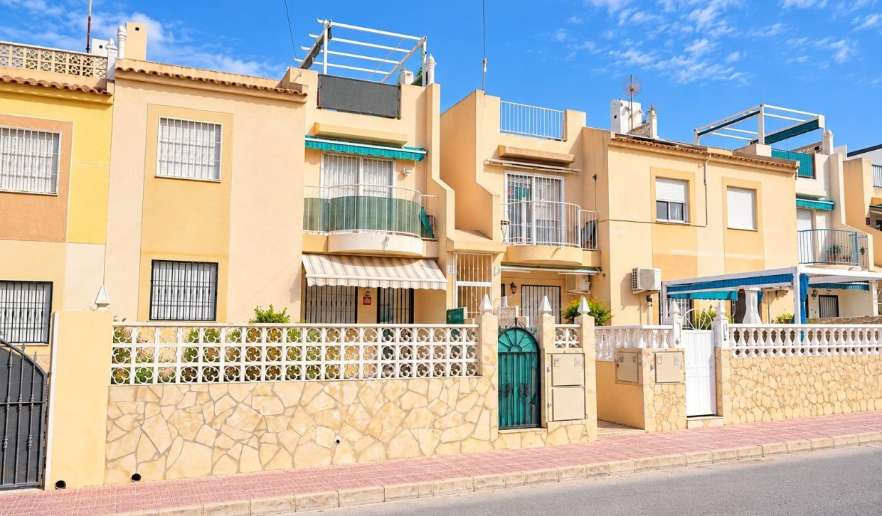 Resale - Upper floor bungalow - Torrevieja - La Siesta - El Salado - Torreta
