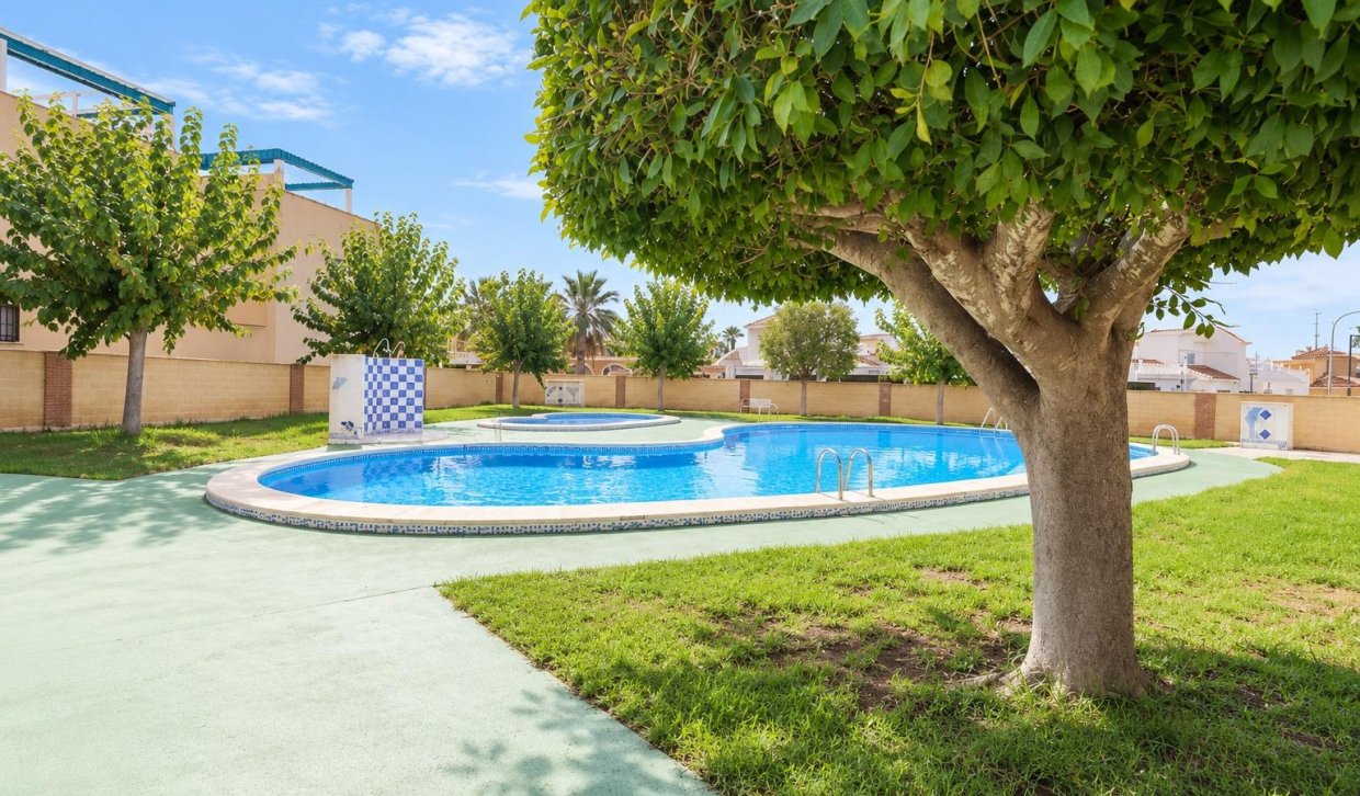 Resale - Upper floor bungalow - Torrevieja - La Siesta - El Salado - Torreta